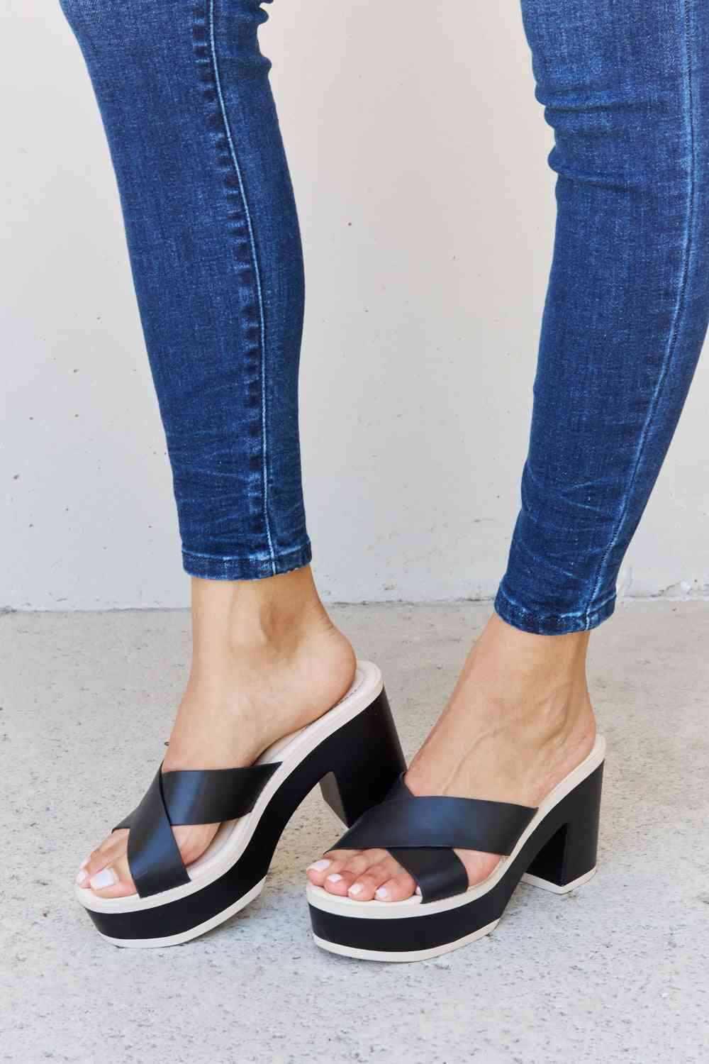 Weeboo Cherish The Moments Contrast Platform Sandals in Black - All In The Bag 